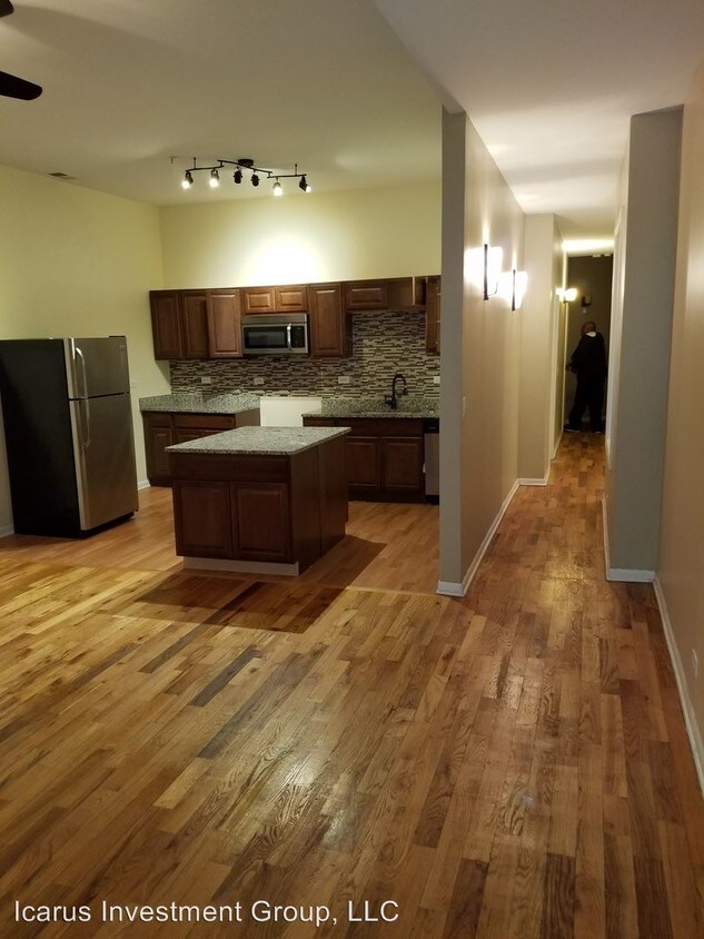 Foto principal - 5226 S Michigan Ave