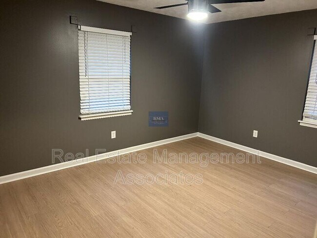 Foto del edificio - 121 Hill Pine Trail