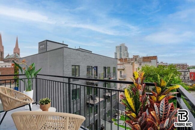Foto del edificio - 3 bedroom in Brooklyn NY 11206