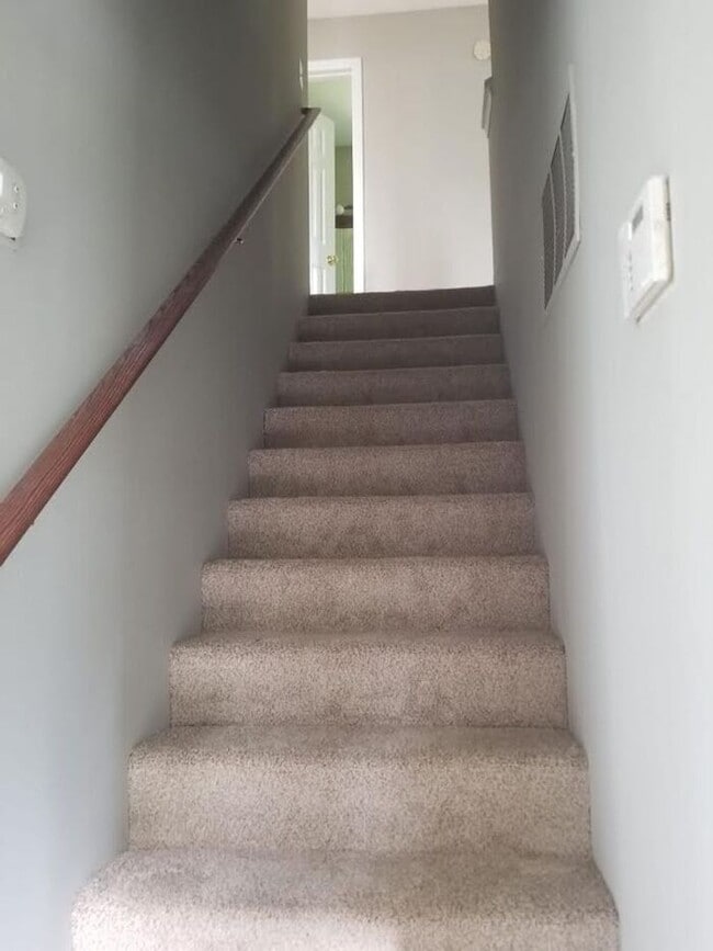 Building Photo - 590 Woodcrest Manor Dr