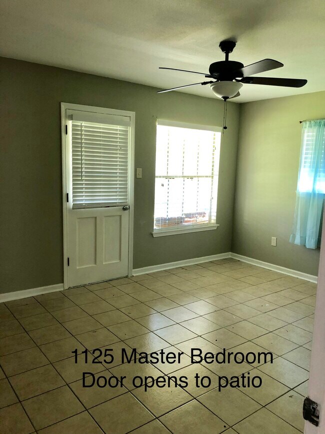 Foto del edificio - 1123 Willow Creek Dr