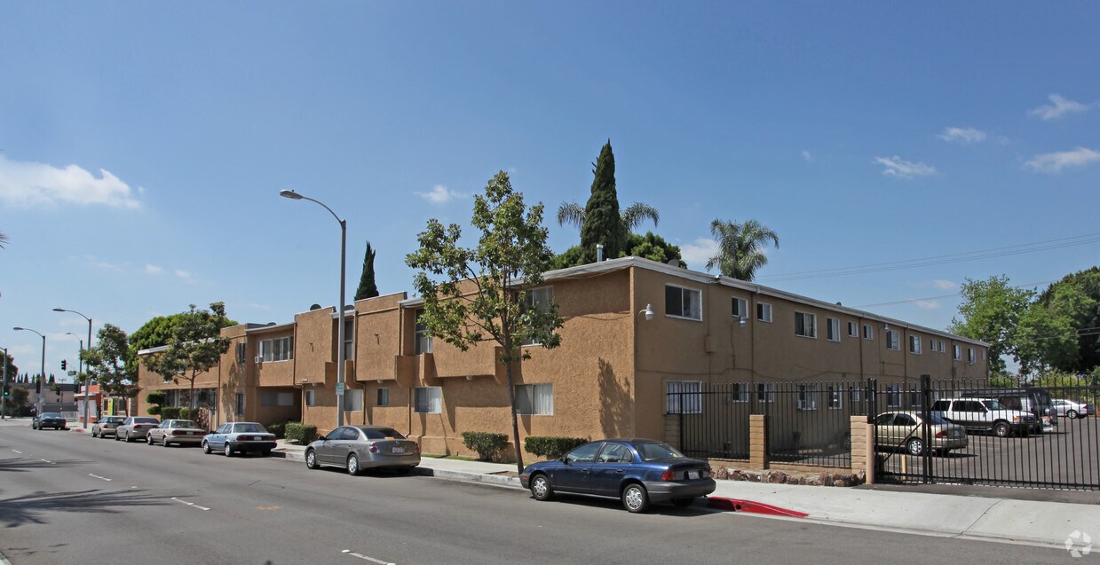 8051 Eastern ¡alejado - 8051 Eastern Ave