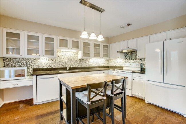 Foto del edificio - 11658 Lakeside Park Dr