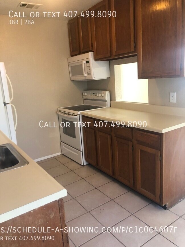 Foto del edificio - 3966 Versailles Drive - B | $1650 | 3 beds...