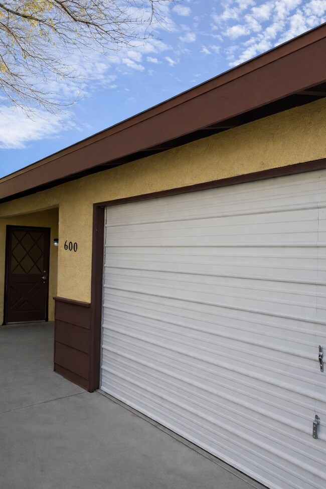 Building Photo - 6600 Linda Ave