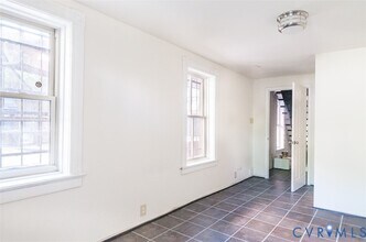 Building Photo - 407 W Clay St