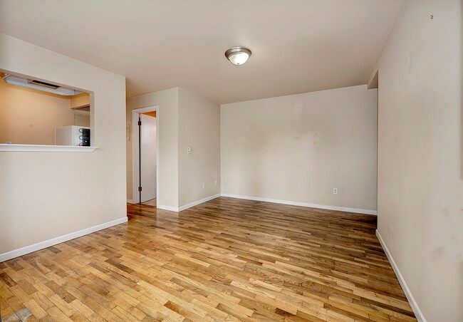 Building Photo - One Bed/One Bath Seattle Apartment