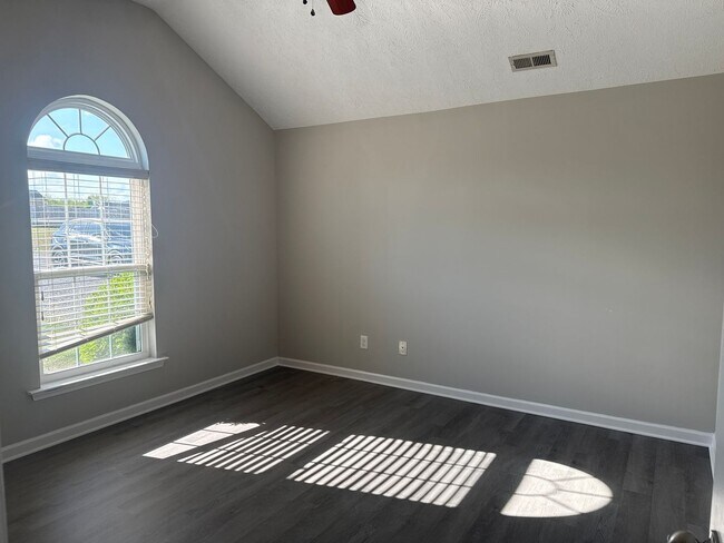 Photo - 1405 Bairdscorner Dr House