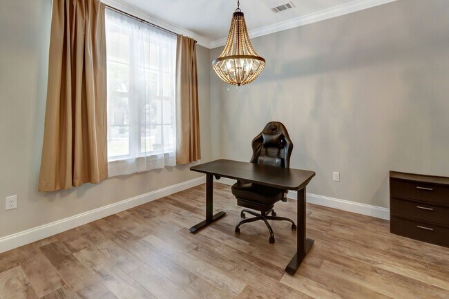 Building Photo - For Rent: Stunning 4 Bedroom, 2 Bath Craft...