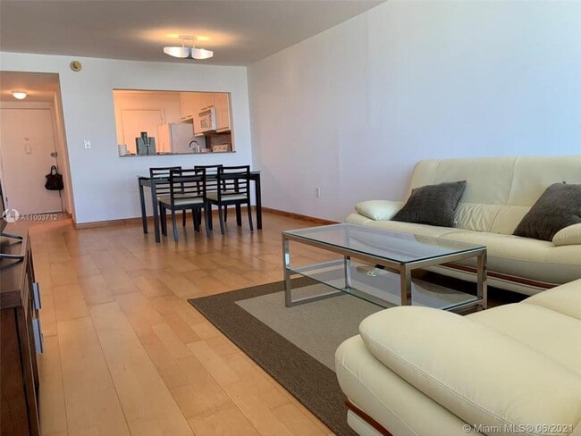 Building Photo - 1 bedroom in Miami Beach FL 33141