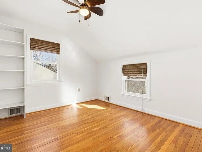 Building Photo - 117 Lynnmoor Dr