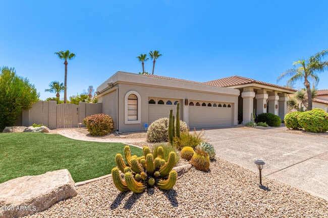 Building Photo - 10641 E San Salvador Dr