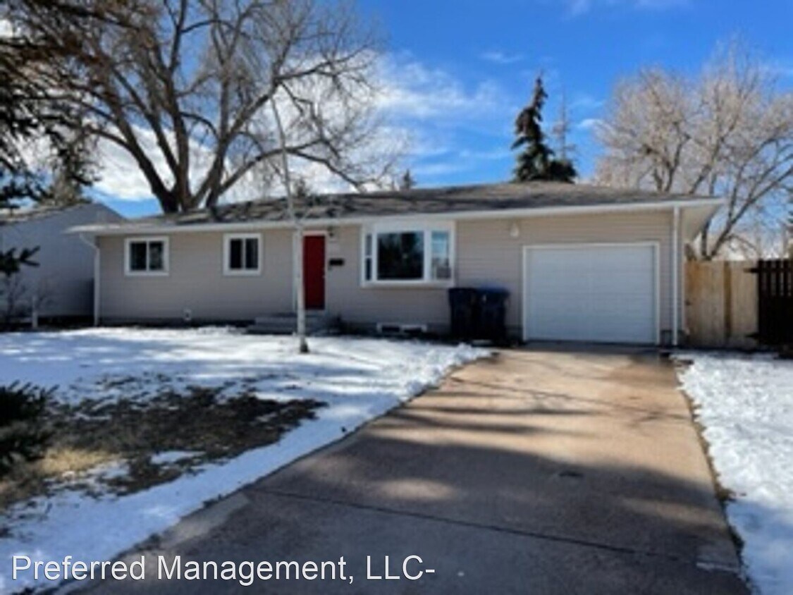 Primary Photo - 5 br, 2 bath House - 1020 Monroe Avenue