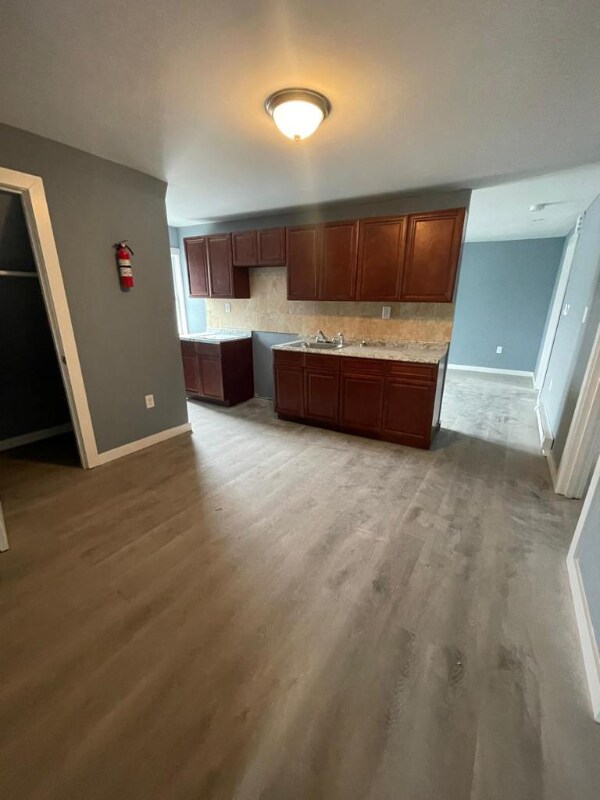 Foto principal - 843 Clinton Ave