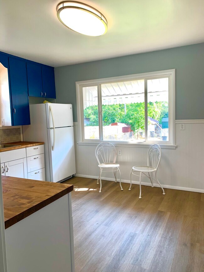 Big window overlooking the backyard and Ali - 104 E Cannon St