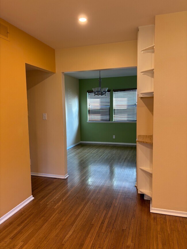 Foto del edificio - 5874 Bowcroft St