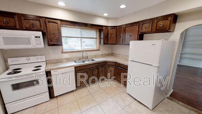 Foto del edificio - 2436-1 East Monument Street