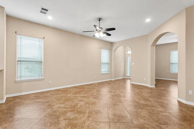 Building Photo - 105 Keo Keo Dr