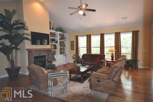 Building Photo - 70 Mulberry Dr