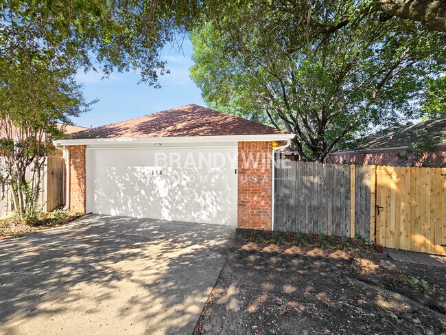 Foto del edificio - 214 Streamside Dr