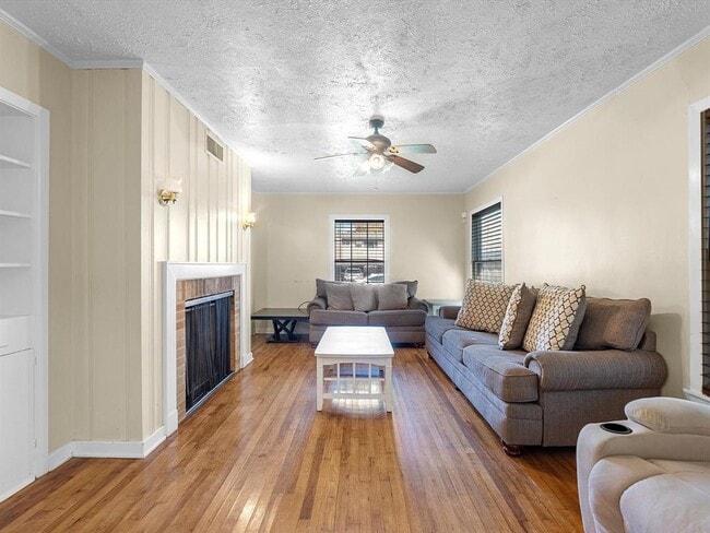 Foto del edificio - 2406 Charleston St