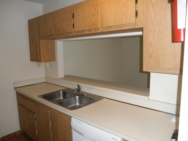 Building Photo - 5090 Elmhurst Rd