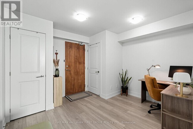 Photo du bâtiment - 1215 Bayly St