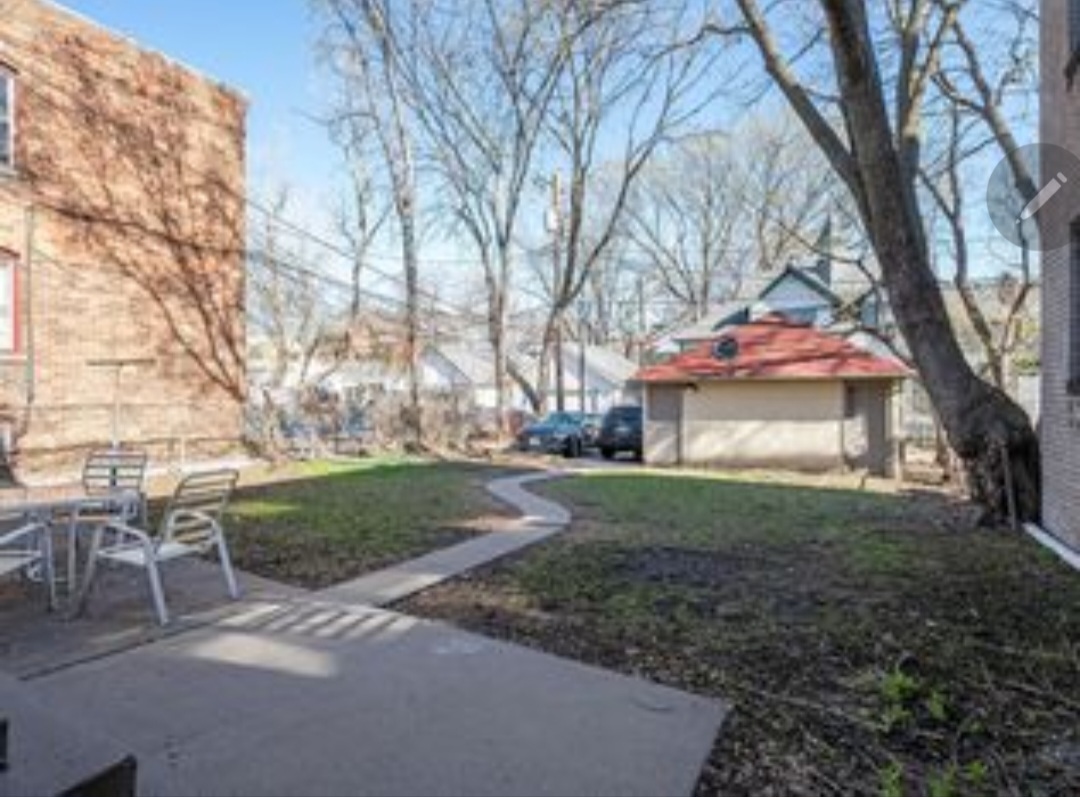 Primary Photo - 715 Grand Ave