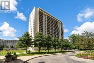 Building Photo - 820 Burnhamthorpe Rd