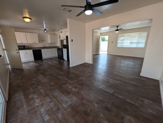 Building Photo - 1812 S Hardy Dr