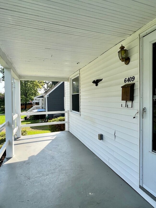 Foto del edificio - Awesome 3 Bedroom House in Near West End A...