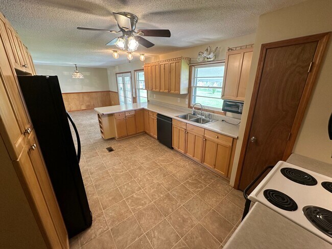 Building Photo - 1766 Turkey Creek Loop