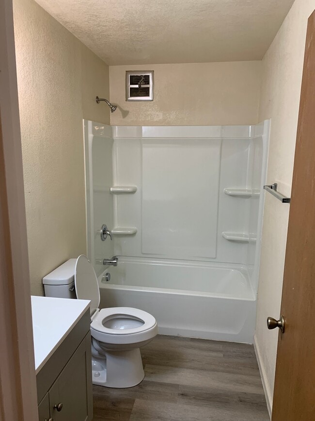 Building Photo - 2309 Southridge Dr