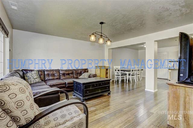 Building Photo - Boise 2101Sqft Great family home in Devonshire Subdivision