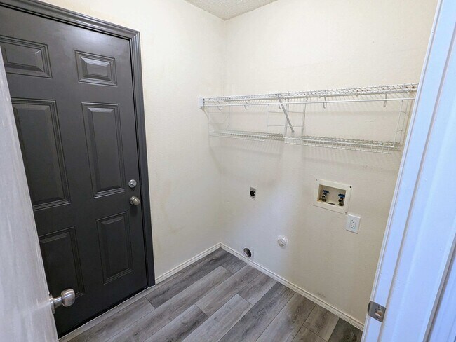 Building Photo - 1218 Acanthus St