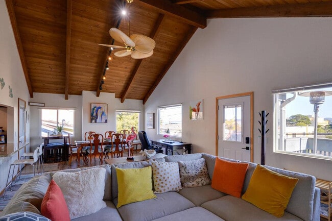 Building Photo - 434 Larkin St