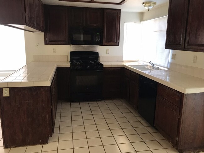 Foto del edificio - 4bd 3ba Charming Home For Rent!