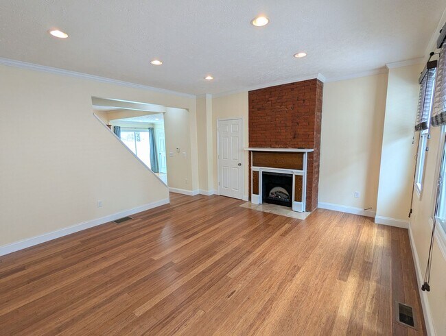 Foto del edificio - Spacious 2 Bedroom, 2.5 Bathroom Single Fa...