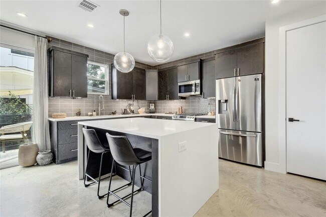 Building Photo - 4606 Ledesma Rd