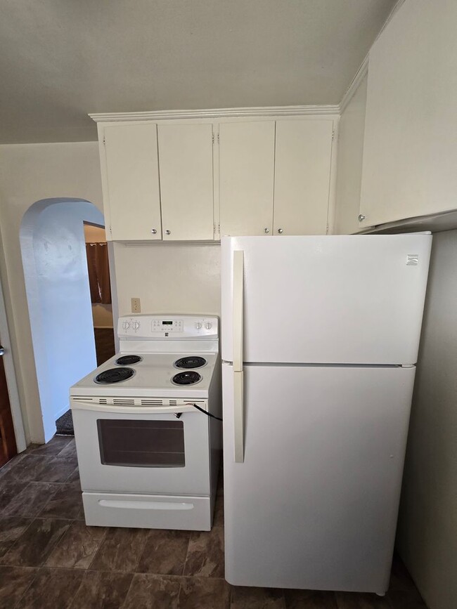 Building Photo - Cozy Single Level 2 Bed, 1 Bath Home close...