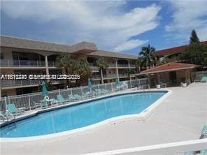 Building Photo - 541 Blue Heron Dr