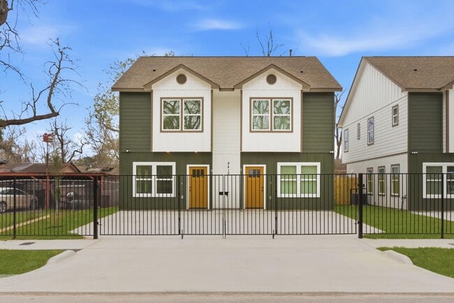 Building Photo - 8412 Darien St