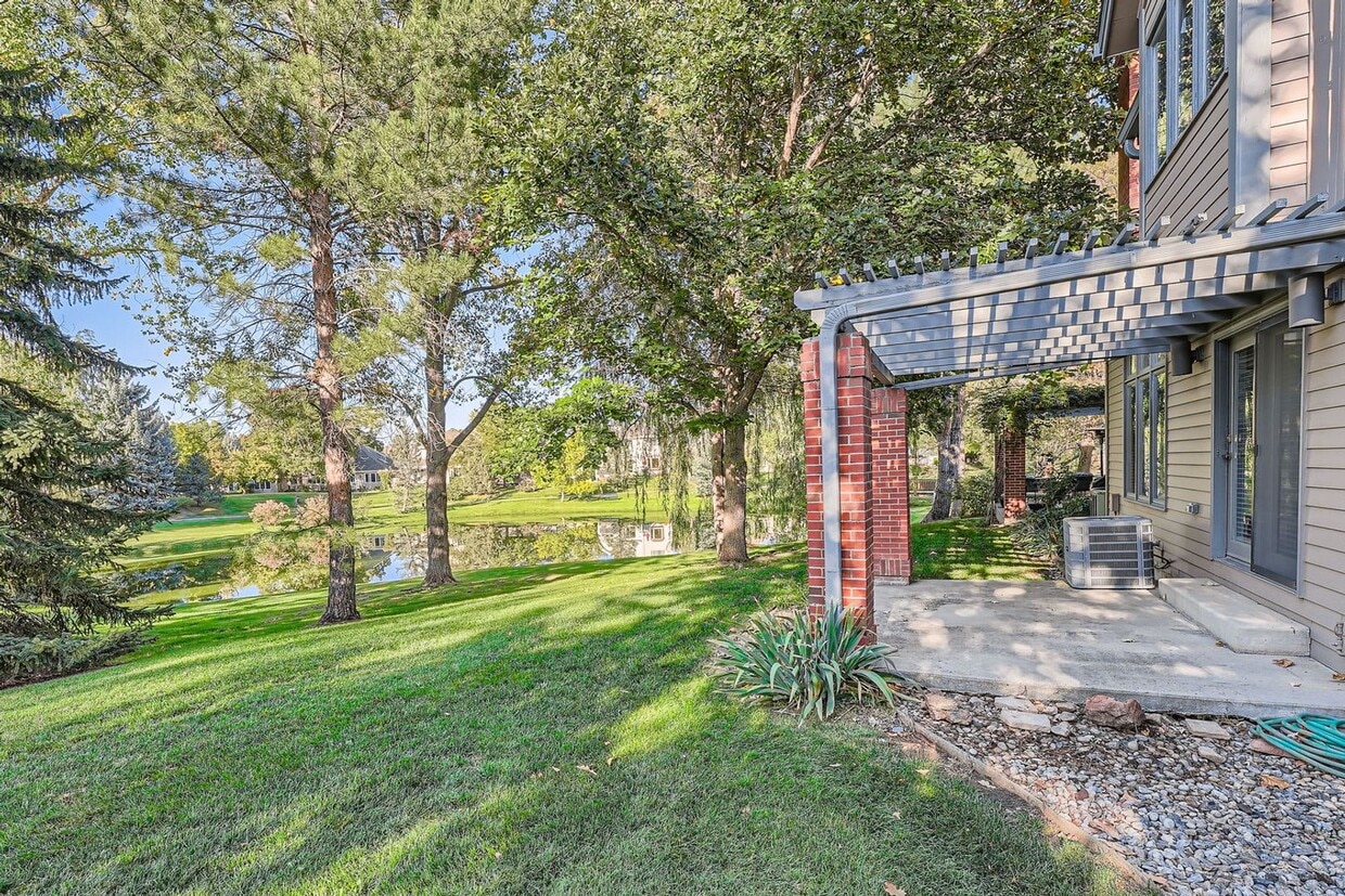 Primary Photo - Beautiful Boulder Townhome - Lives like a ...