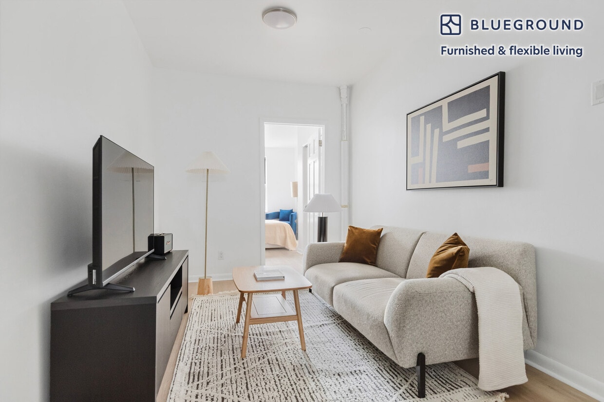 Foto principal - 327 E 10th St