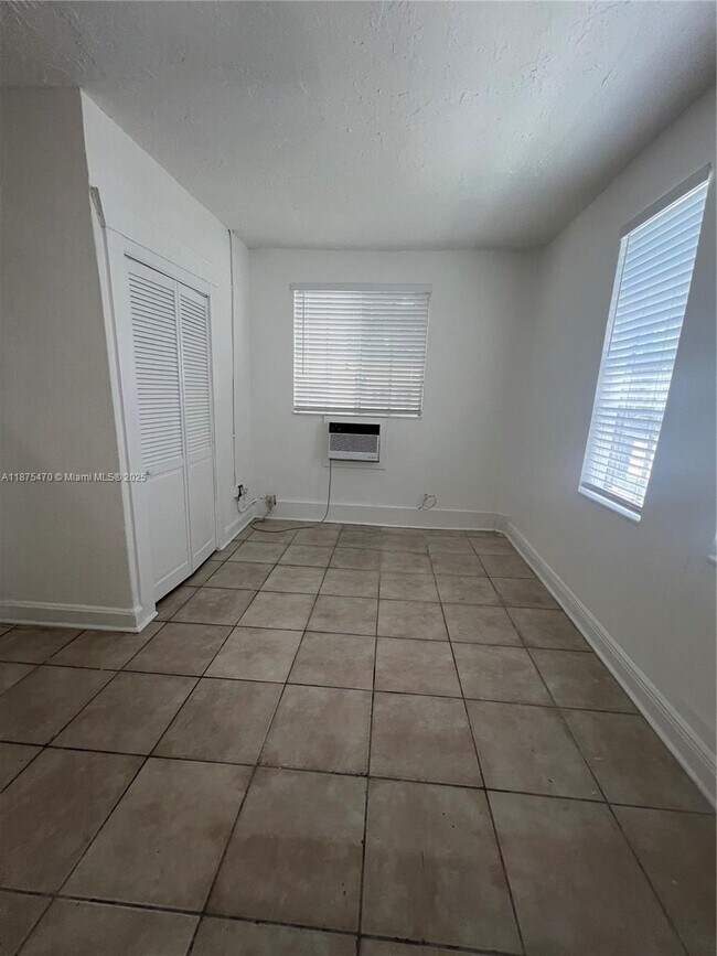 Foto del edificio - 1563 SW 2nd St