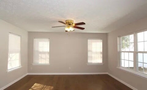 Foto del edificio - 153 Windcroft Ln NW