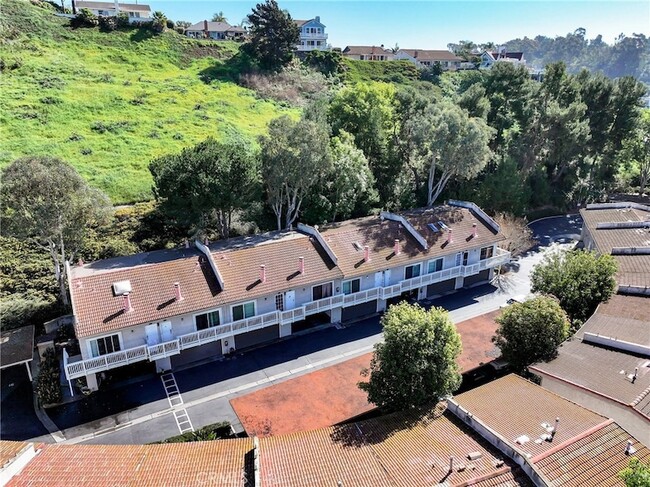 Building Photo - 23821 Hillhurst Dr