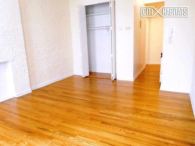 Building Photo - 206 W 106th St