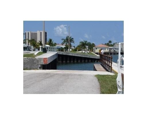 Building Photo - 2106 Nettles Blvd