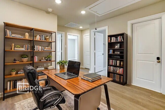 Foto del edificio - 4120 Tobin Dr